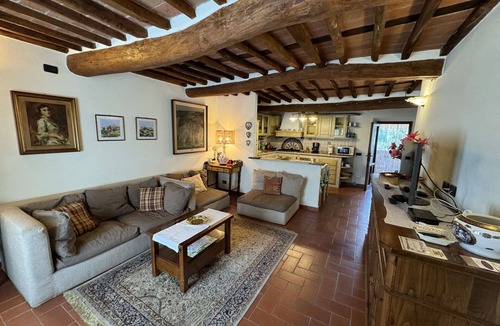 Castelvecchio Villa | Stunning villa with private pool, A/C, WIFI, TV, terrace and panoramic view, close to Lucca