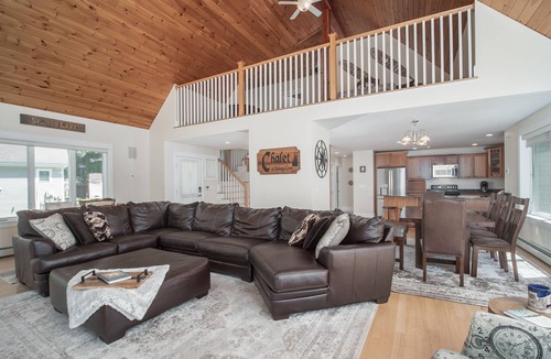 Naples House | Stunning waterfront Chalet in Sebago Cove