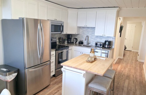 Alki House | Stunning Waterfront Getaway - Epic Views in Every Direction