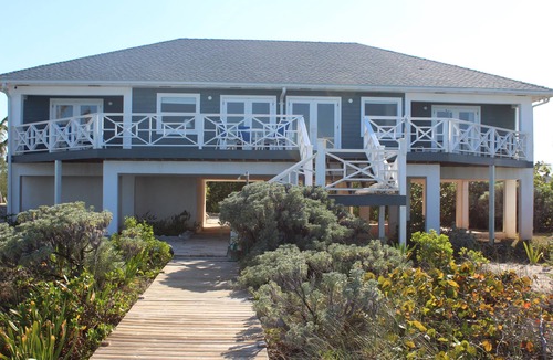 Jimmy Hill House | Stunning waterfront home in Exuma with an outdoor pool!