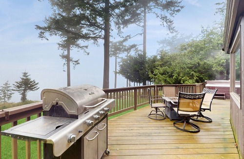Anacortes House | Stunning Waterfront Home, w/Private Hot Tub, Fire Pit & Breath taking Views!