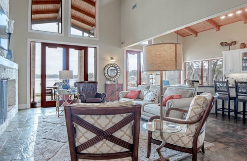 Oakhurst House | Stunning Waterfront Home with Beautiful Views, A Perfect Retreat for Relaxation