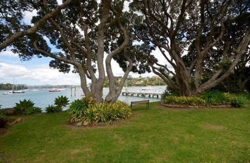 Coopers Beach House | Stunning Waterfront Luxury Home