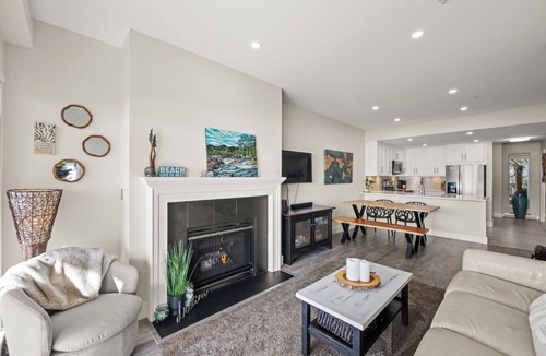Tsawwassen Apartment | Stunning waterfront property- wake up and fall asleep to the sound of the ocean