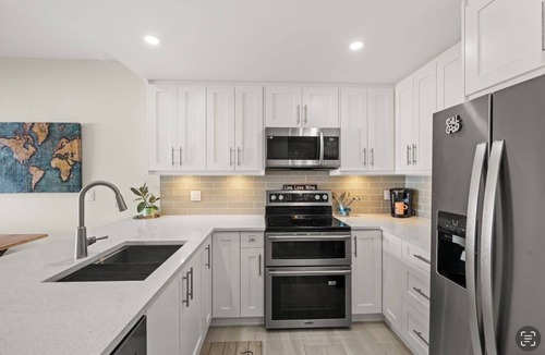 Tsawwassen Apartment | Stunning waterfront property- wake up and fall asleep to the sound of the ocean