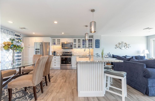 Hyannis House | Stunning waterfront with sandy beach & dock!