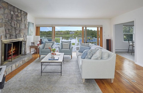 Shinnecock Hills House | Stunning Waterfront Beach House