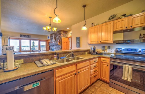 Two Harbors Apartment | Stunning Waterfront Condo- Pool/Hot Tub/Sauna (3BR 3Bath)