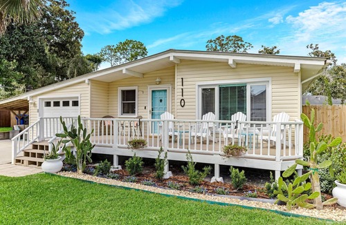 St. Augustine South House | Stunning Waterview! Beach and Downtown only 10min away. Boat ramp 1/4 mile away.