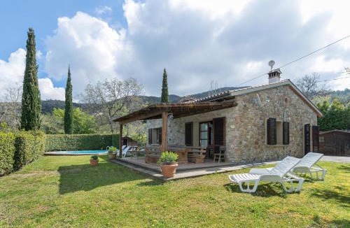 Castellina Marittima House | Stupendo rustico in pietra