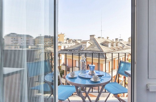 San Martino Apartment | Sturla Modern Apartment by Wonderful Italy