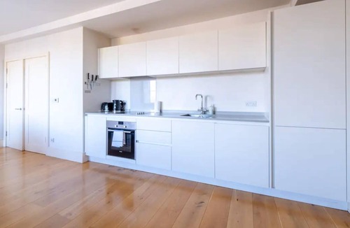 Hammersmith and Fulham Apartment | Stylish 1 Bedroom Apartment in Affluent Fulham