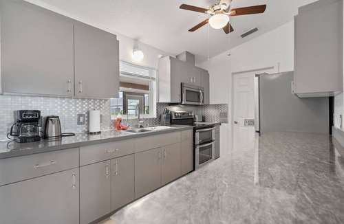Warm Mineral Springs House | Stylish 1BD Getaway steps to Warm Mineral Springs