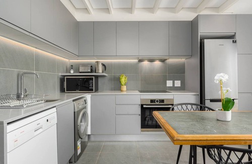Bo'Kaap Apartment | Stylish 1bed Secure Mountain Views