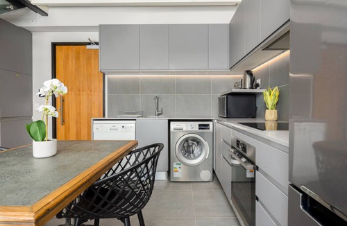 Bo'Kaap Apartment | Stylish 1bed Secure Mountain Views