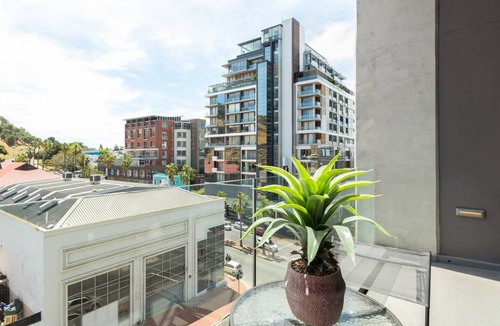 Bo'Kaap Apartment | Stylish 1bed Secure Mountain Views
