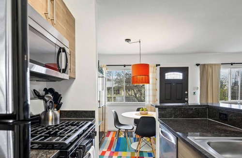 Travis Heights Condo | Stylish 1BR/1BA SoCo Condo | Skyline Views, Pool & Parking by Austin Vacay