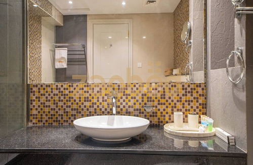 Downtown Dubai Apartment | Stylish 1BR-Upper Crest Near Dubai Mall