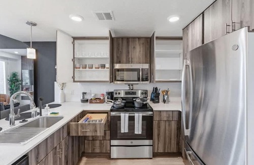 Downtown Salt Lake City Apartment | Stylish 1BR w Parking, Near Temple Square & Delta Center