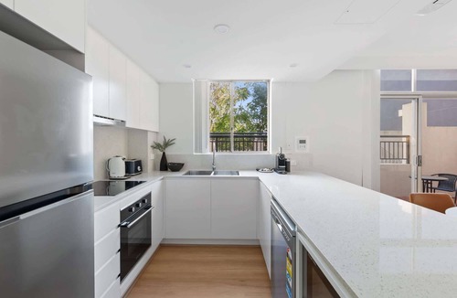 Camperdown Apartment | Stylish 2-Bed Apartment with Pool in Camperdown