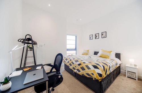 Woolwich Riverside Apartment | Stylish 2 bed Flat in London with River Thames views Access to boat rides into London-Near O2 Arena and Excel, Fast Wi-Fi, Free Parking, Excellent links Elizabeth and Southeastern Train Line