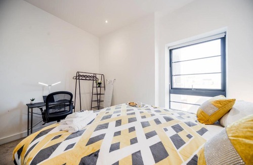 Woolwich Riverside Apartment | Stylish 2 bed Flat in London with River Thames views Access to boat rides into London-Near O2 Arena and Excel, Fast Wi-Fi, Free Parking, Excellent links Elizabeth and Southeastern Train Line