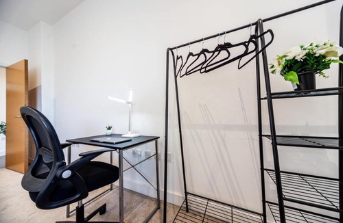 Woolwich Riverside Apartment | Stylish 2 bed Flat in London with River Thames views Access to boat rides into London-Near O2 Arena and Excel, Fast Wi-Fi, Free Parking, Excellent links Elizabeth and Southeastern Train Line