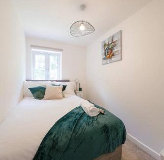 Little Hay House | Stylish 2-bed home - For Company contractor and Leisure stays - NEC, Airport, HS2, Contractors, Resort World