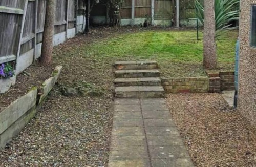 Rayleigh House | Stylish 2-Bed House, Private Garden & Parking, Close to Rayleigh