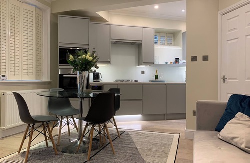 Town Apartment | Stylish 2 bedroom apartment in heart of Parsons Green