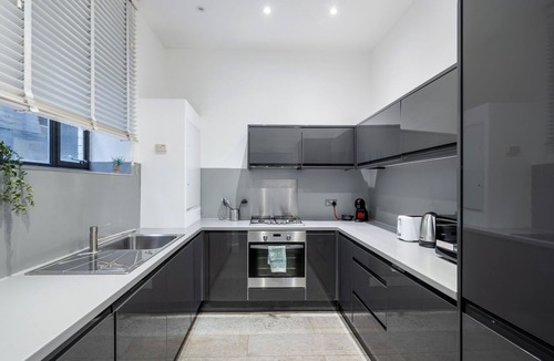 Clerkenwell Apartment | Stylish 2-Bedroom Apartment with Balcony in Clerkenwell