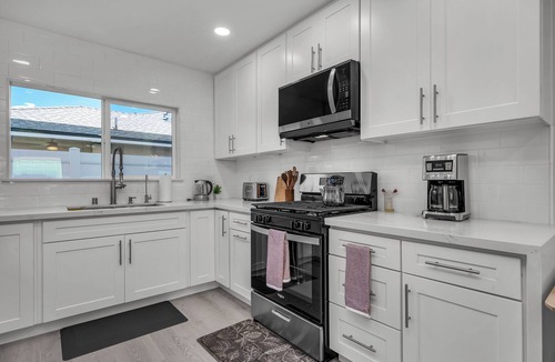 Downey Apartment | Stylish 2-Bedroom Apartment in Downey