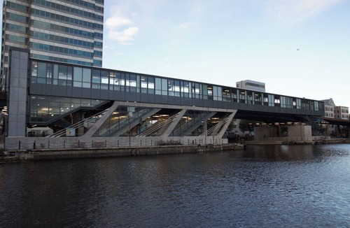 Island Gardens Apartment | Stylish 2-Bedroom London Apartment Canary Wharf - Ideal for Business, Leisure