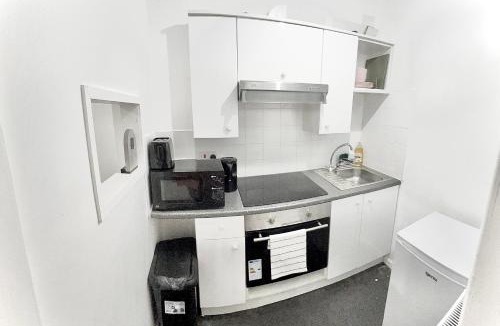 Ecclesfield Apartment | Stylish 2-Guest Studio with Netflix, Prime - FREE WIFI & FREE PARKING - Aroluchi Ville