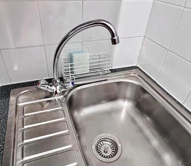 Ecclesfield Apartment | Stylish 2-Guest Studio with Netflix, Prime - FREE WIFI & FREE PARKING - Aroluchi Ville