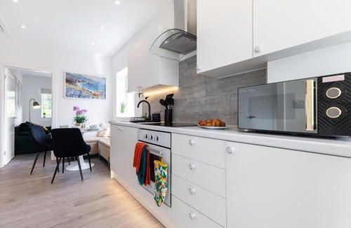 Plumstead Apartment | Stylish 2 x Double Bed Apt in Woolwich London