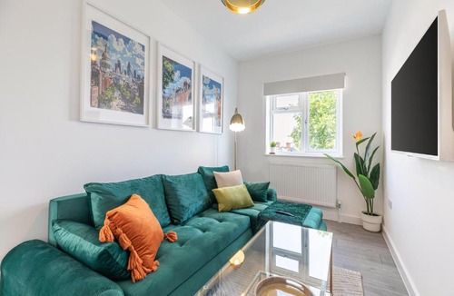 Plumstead Apartment | Stylish 2 x Double Bed Apt in Woolwich London