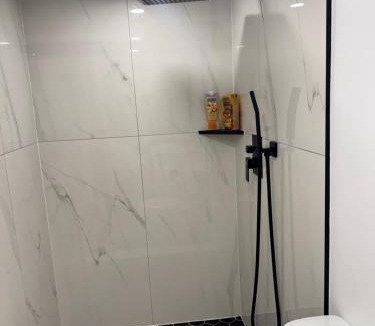 Oakwood Village Apartment | Stylish 2Bedroom Basement Suite in Oakwood Village