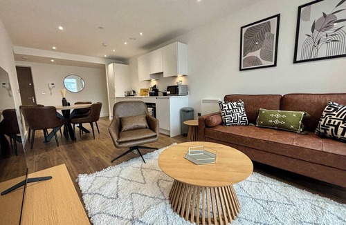 Bracknell Apartment | Stylish 2BR Apt Bracknell | Near Ascot