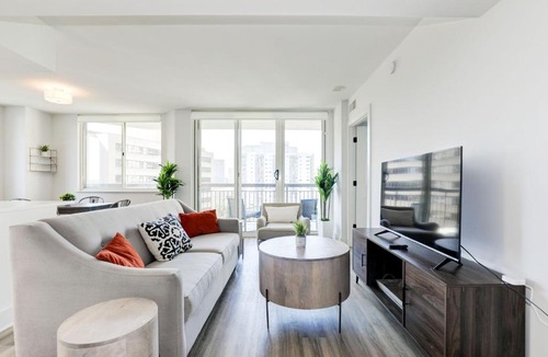 Crystal City Apartment | Stylish 2BR Haven - Minutes from DC & Airport