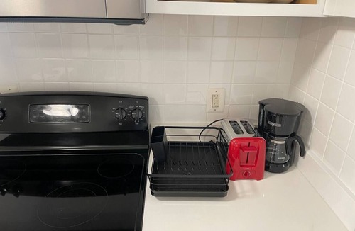 Kingman Park Apartment | Stylish 2BR | King Bed | Parking | Heart of DC