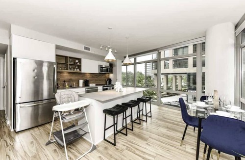 Crystal City Apartment | Stylish 2BR Stay with Gym, Parking & Rooftop Views
