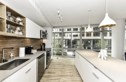 Crystal City Apartment | Stylish 2BR Stay with Gym, Parking & Rooftop Views