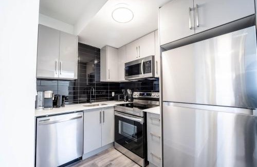 Niagara Falls Apartment | Stylish 2BR Suite with Parking Only 5 Mins to The Falls