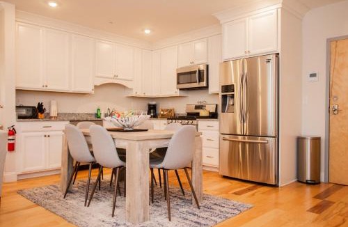 Harrison Lenox Apartment | Stylish 2BR w Full Kitchen, Laundry & Cen Air