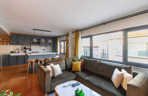 Moda Apartment | Stylish 2BR with Shared Sea-View Terrace in Moda