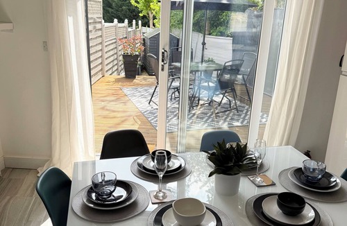 London Borough of Bromley Apartment | Stylish 3-Bed Executive Home Chislehurst, BR7