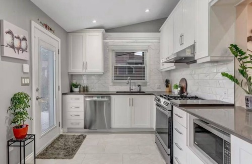Chippawa House | Stylish 3 bedroom home | Minutes to Falls, Golf, Wineries and More!