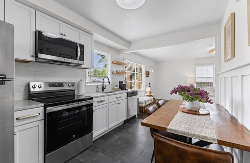 Westland House | Stylish 3BD Close to Detroit/DTW