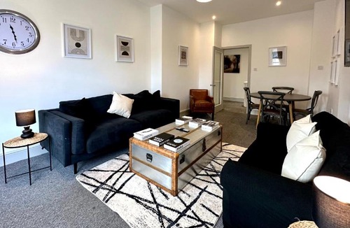 Heaton Apartment | Stylish 3Bed apartment with FREE PARKING